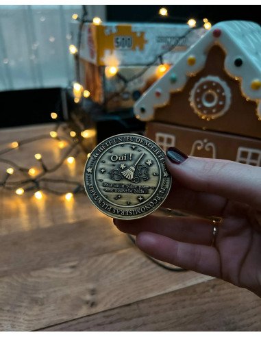 Pièce de décision pour jeux de société - J'achète ou pas ? - Visuel de la pièce dans une main - pile