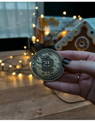 Pièce de décision pour jeux de société - J'achète ou pas ? - Visuel de la pièce dans une main - face