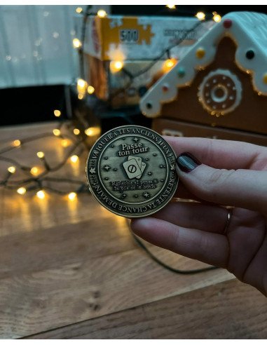 Pièce de décision pour jeux de société - J'achète ou pas ? - Visuel de la pièce dans une main - face